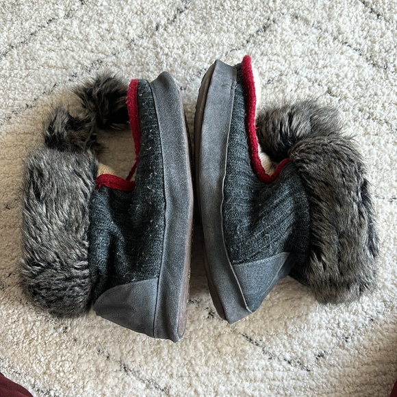 Roots Knit & Suede with Rubber Sole Slippers Medium 6 1/2 - 7 1/2 - Picture 6 of 7